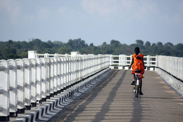 Village cycling in Sri Lanka